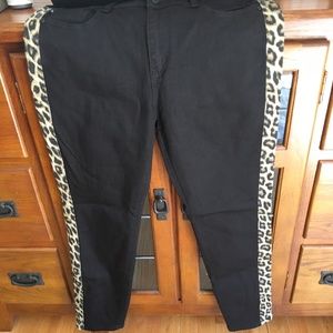 NWTLast 1! Black Jeans  With Leopard Stripe Detail